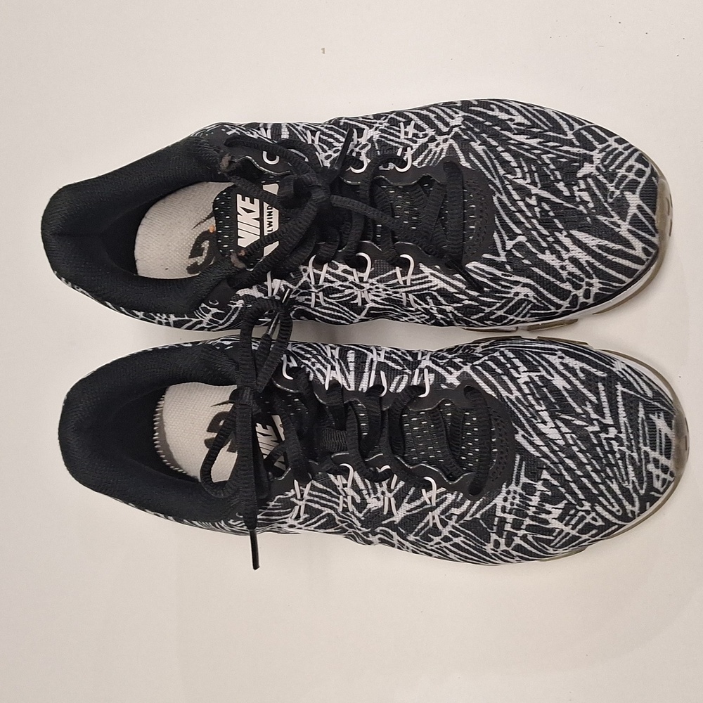 Like New Nike Sneakers size 9